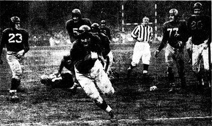 Luckman scores winning TD.